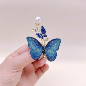 Trâm cài áo bươm bướm vải thêu xanh đính ngọc trai cao cấp